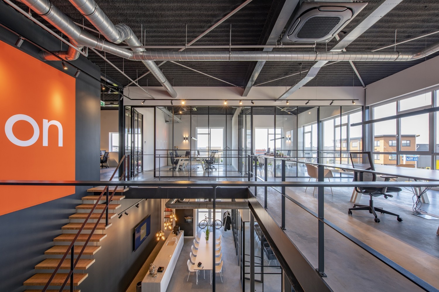 Interieur voor brandingbureau Toon