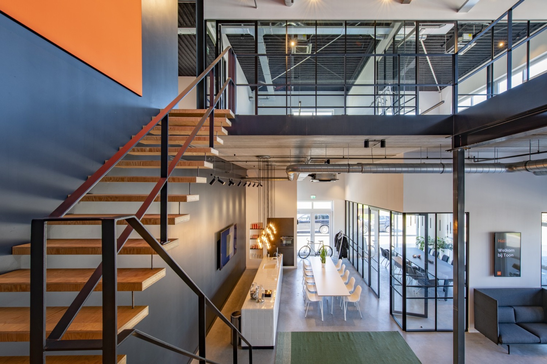 Interieur voor brandingbureau Toon